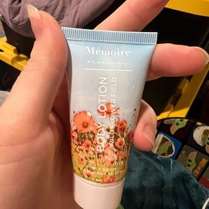 5 for 25💙 Mémoire Wildflower Field Body Lotion